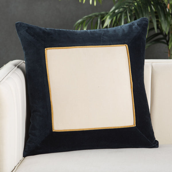 Jaipur Living Jaipur Living Hendrix Cotton Velvet Pillow Cover Bordered Piped Edge Tailored Design Navy PLC102274