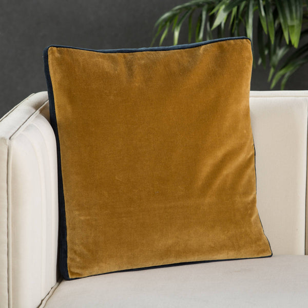 Jaipur Living Jaipur Living Bryn Cotton Velvet Pillow Cover Tailored Box Edge Sophisticated Accent Gold PLC102273