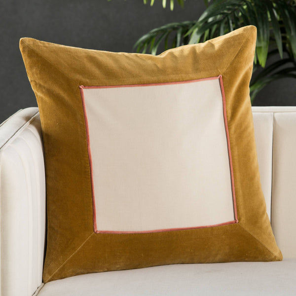 Jaipur Living Jaipur Living Hendrix Cotton Velvet Pillow Cover Bordered Piped Edge Tailored Design Gold PLC102278
