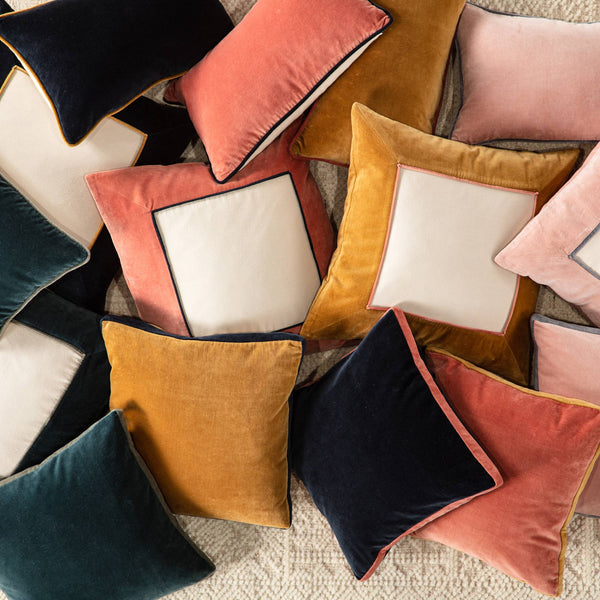 Jaipur Living Jaipur Living Hendrix Cotton Velvet Pillow Cover Bordered Piped Edge Tailored Design Gold PLC102278
