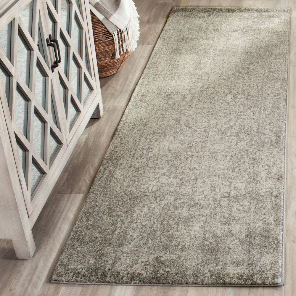 Safavieh Evoke Oval Area Rug In Silver Ivory — Transitional Low-Pile Power-Loomed Turkish Blend Rug 8Ft 6'-0" x 8'-0" EVK256S-68OV