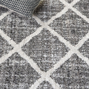 Safavieh Everett Modern Area Rug – Stylish Medium Design For Home Décor, Soft Texture, Durable Weave Grey ,Ivory Polypropylene & Polyester Evr800f-7