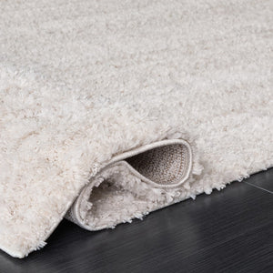 Safavieh Everett Shag Area Rug - Modern Turkish Design For Elegant Living Spaces, Soft And Durable Comfort Ivory ,Beige Polypropylene & Polyester Evr802a-7