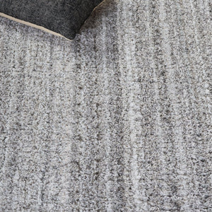 Safavieh Everett Area Rug – Elegant Medium Rectangle For Modern Spaces, Soft Durable Design For Comfort Grey ,Beige Polypropylene & Polyester Evr802f-5