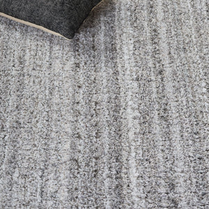 Safavieh Everett Shag Area Rug - Modern Turkish Design For Elegant Living Spaces, Soft And Durable Comfort Grey ,Beige Polypropylene & Polyester Evr802f-7