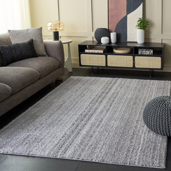 Safavieh Everett Shag Area Rug - Modern Turkish Design For Elegant Living Spaces, Soft And Durable Comfort Grey ,Beige Polypropylene & Polyester Evr802f-7