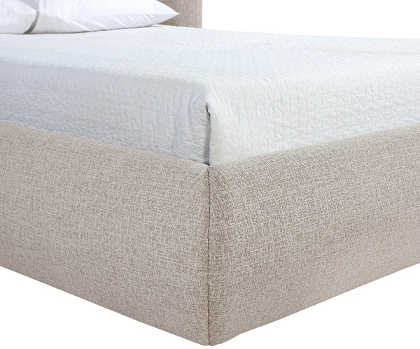 Meridian Furniture Elowen Queen Bed Sculptural Curved Chenille Upholstered Frame for Modern Bedroom Interiors Beige ElowenBeige-Q