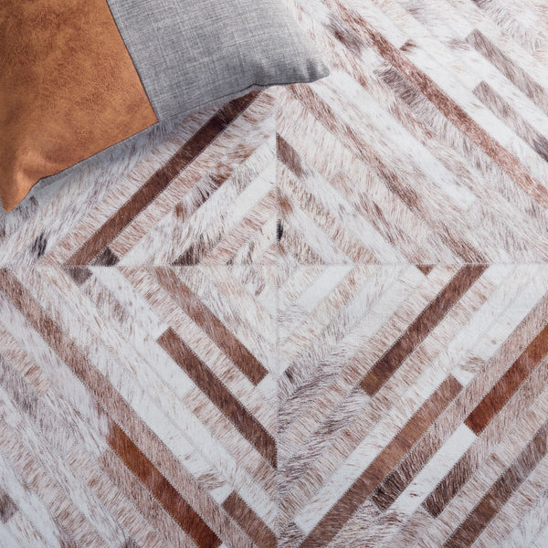 Safavieh Faux Hide 526 M/W S/R Power Loomed  Rug Beige / Brown FAH526A-5