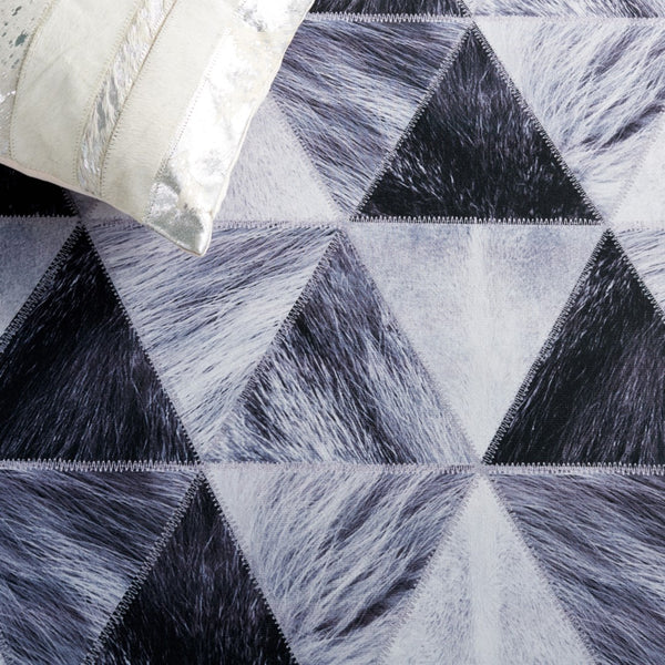 Safavieh Faux Hide 554 M/W S/R Power Loomed  Rug Light Grey / Dark Grey FAH554F-5