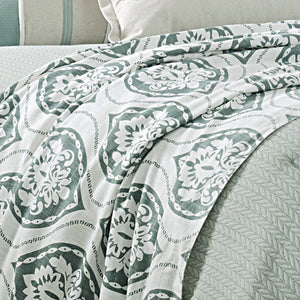 Hiend Accents Belmont Duvet Cover - Elevate Your Bedroom With Stunning Graphic Print & Luxurious Comfort Design Green,White Face, 100% Cotton. Back, 100% Cotton Fb1611du-sq-oc