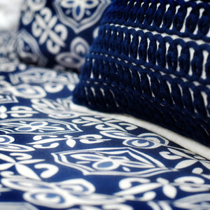 Hiend Accents Monterrey Duvet Cover Set - Luxurious 4-piece Collection With Alhambra Pattern For Elegant Bedrooms Blue,White Duvet Cover ,Face And Back, 100% Polyester. Bed Skirt ,Skirt, 55% Cotton,45% Linen,Decking, 100% Polyester. Pillow Sham ,50% Polyester,25% Cotton,25% Linen. Fb3970-sq-oc