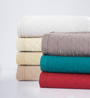 Hiend Accents Linen Cotton Diamond Quilt - Lightweight Elegance For Year-round Comfort And Timeless Style Red Face, 55% Linen,45% Cotton,Back, 100% Cotton,Fill, 100% Polyester Fb6100-fq-rd