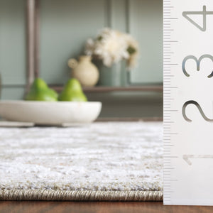 Safavieh Finley Elegant Power Loomed Area Rug - Soft Polyester Design For Stylish Hallways And Corridors Green ,Beige Polyester Fin326y-9