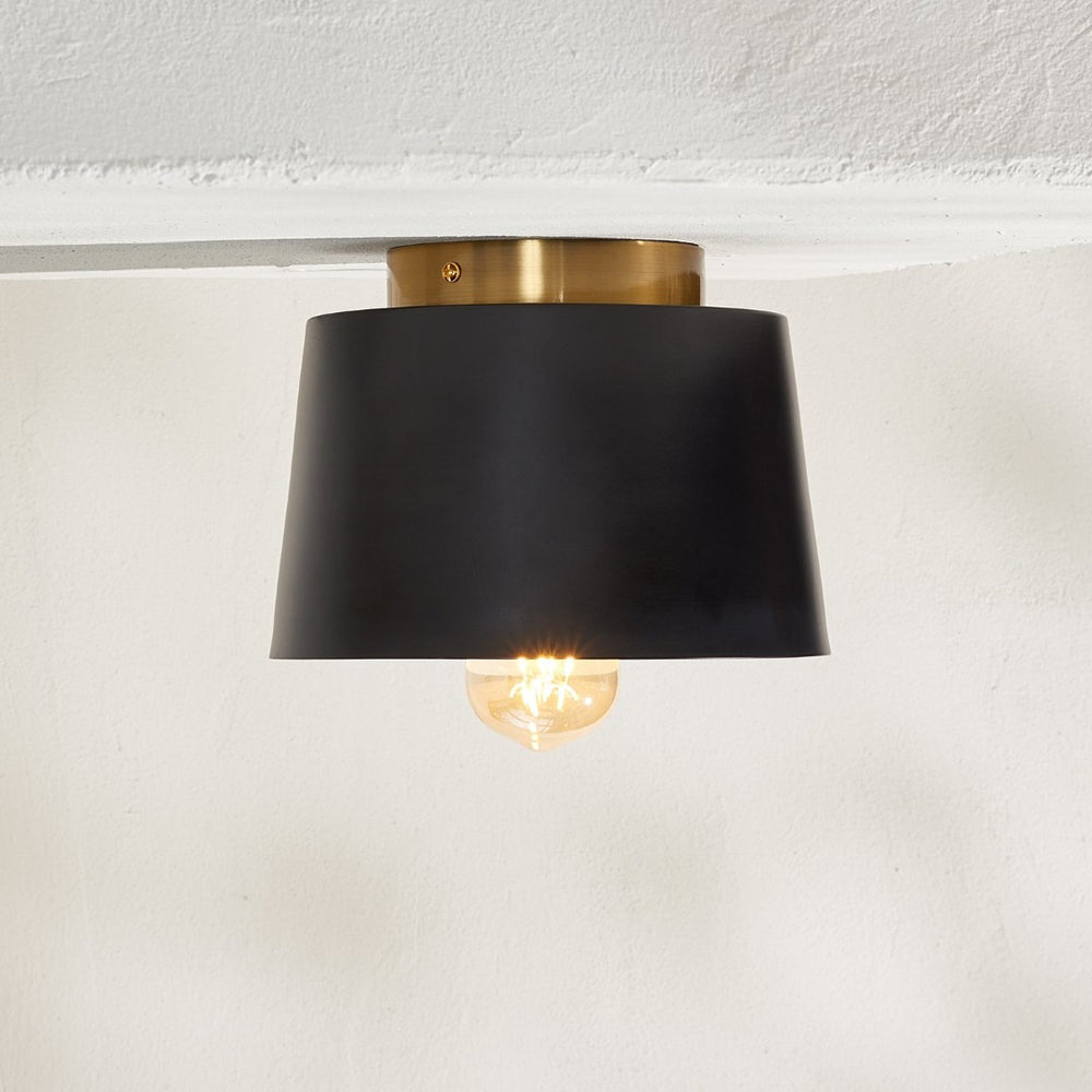 Safavieh PARKES, 8.25 INCH BLACK/BRASS FLUSH MOUNT - Stylish, Durable Lighting for Modern & Classic Spaces FLU4064A