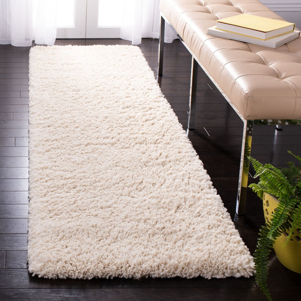 Safavieh Fontana Luxurious Shag Area Rug - Plush Texture And Elegant Design For Cozy Home Décor Spaces Creme Polypropylene Pile Fnt800b-3r