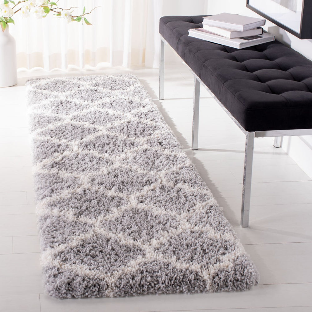 Safavieh Fontana Luxurious Shag Area Rug With Geometric Trellis Pattern For Modern And Traditional Decor Grey ,Cream Polypropylene Pile Fnt818g-210