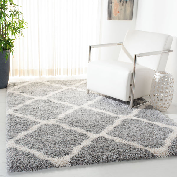 Safavieh Fontana Plush Round Shag Rug In Grey Cream — 2" Pile Soft Flokati Texture, Durable Power‑Loomed Quality 4'-0" x 4'-0" FNT821G-4R