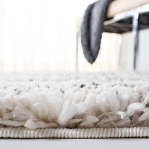 Safavieh Fontana Shag Rug - Luxurious Soft Comfort For Hallways, Elegant Design, Modern Turkish Craftsmanship Ivory ,Grey Polypropylene Pile Fnt842a-214