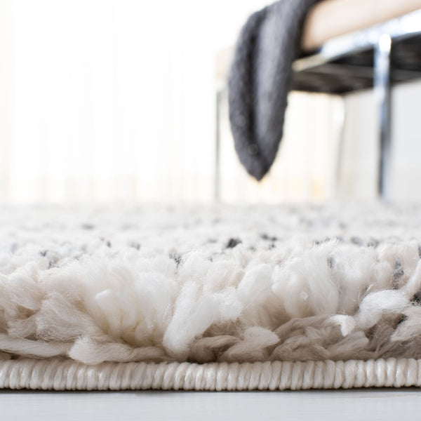 Safavieh Fontana Shag Rug - Luxurious Soft Comfort For Hallways, Elegant Design, Modern Turkish Craftsmanship Ivory ,Grey Polypropylene Pile Fnt842a-214
