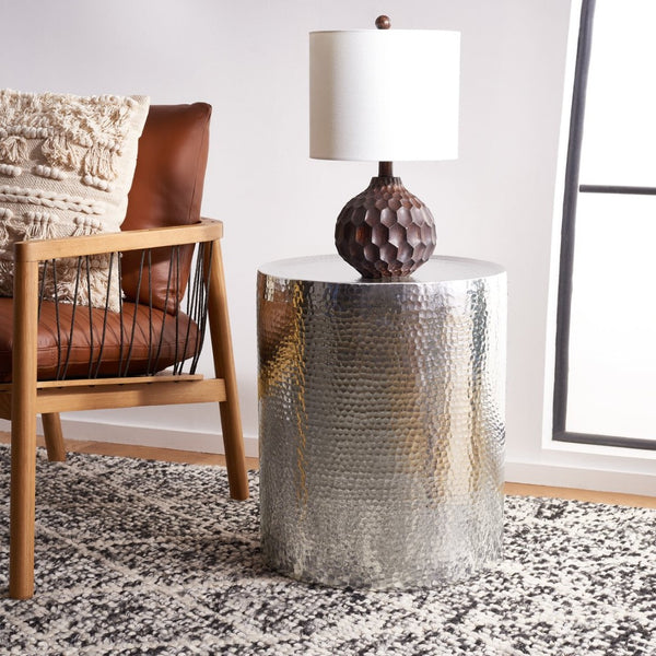 Safavieh Polonium Occasional Table - Chic Hammered Accent Piece For Modern Living Spaces And Stylish Decor Silver FOX5502A