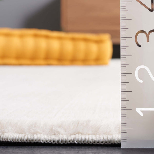 Safavieh Faux Rabbit Fur 100 Power Loomed Polyester Solid & Tonal Rug Beige FRF100B-8