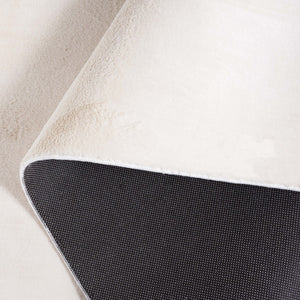 Safavieh Faux Rabbit Fur 100 Power Loomed Solid & Tonal Rug Beige FRF100B-6R