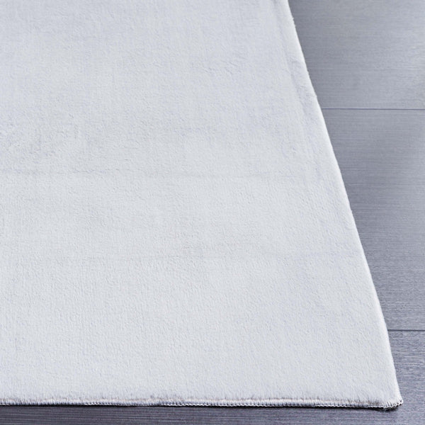 Safavieh Faux Rabbit Fur 100 Power Loomed Polyester Solid & Tonal Rug Silver FRF100G-8