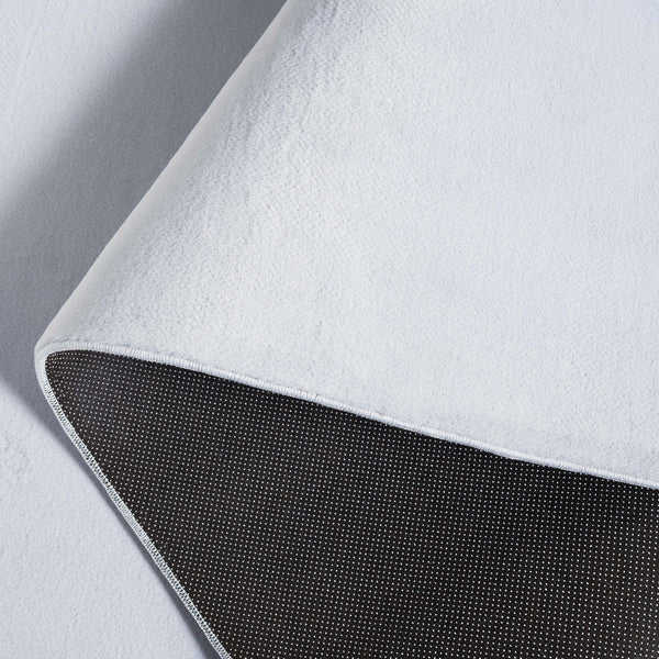 Safavieh Faux Rabbit Fur 100 Power Loomed Solid & Tonal Rug Silver FRF100G-6R