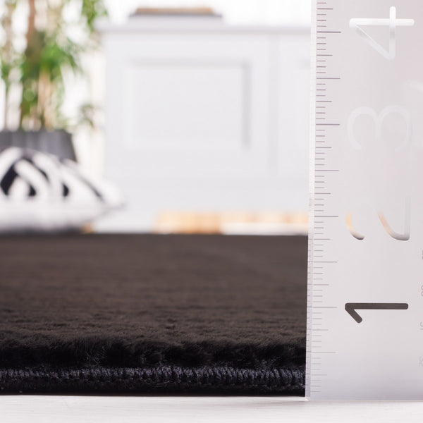 Safavieh Faux Rabbit Fur 100 Power Loomed Solid & Tonal Rug Black FRF100Z-6R