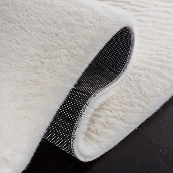 Safavieh Faux Rabbit Fur 500 Power Loomed Solid & Tonal Rug Off White FRF500A-8SQ