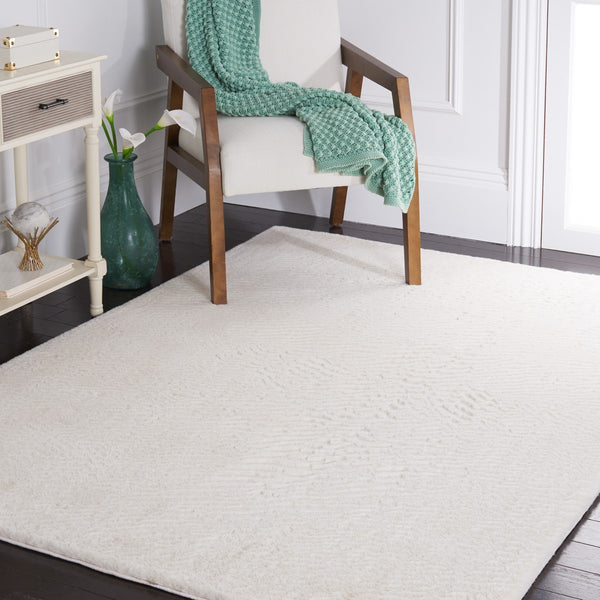 Safavieh Faux Rabbit Fur 500 Power Loomed Solid & Tonal Rug Off White FRF500A-8SQ