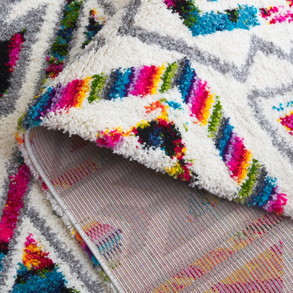 Safavieh Fiesta Shag Area Rug - Vibrant Geometric Design For Cozy Elegance And Modern Style In Any Room Cream ,Multi Polypropylene Pile Fsg365a-5sq