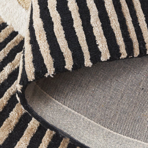 Safavieh Fifth Avenue Oval Area Rug — Hand-Tufted Wool Blend, Plush 3/8" Pile, Beige And Black Mid-Century Style 6'-0" x 8'-0" FTV107B-68OV