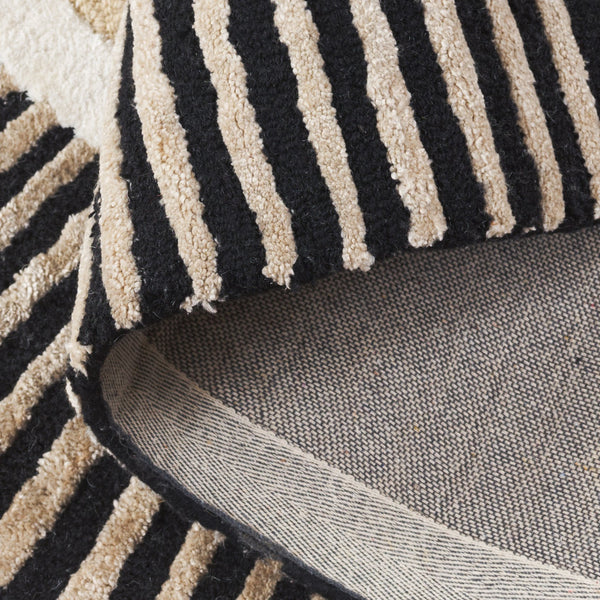Safavieh Fifth Avenue Oval Area Rug — Hand-Tufted Wool Blend, Plush 3/8" Pile, Beige And Black Mid-Century Style 6'-0" x 8'-0" FTV107B-68OV