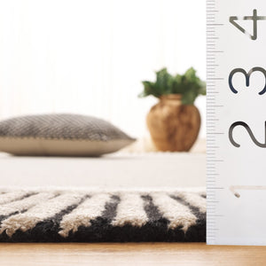 Safavieh Fifth Avenue Hand-tufted Area Rug – Luxurious Wool Blend In Elegant Design For Modern Home Decor Grey ,Black 65% Wool,25% Viscose,10% Cotton Ftv107f-3ov