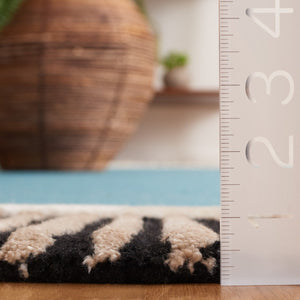 Safavieh Fifth Avenue 107 FTV107 Hand Tufted Modern Rug Blue / Black FTV107M-6OV