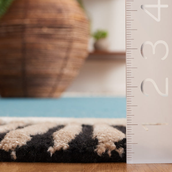 Safavieh Fifth Avenue 107 FTV107 Hand Tufted Modern Rug Blue / Black FTV107M-6OV