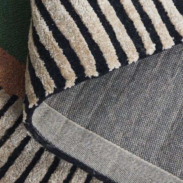 Safavieh Fifth Oval 9X12 Hand-Tufted Rug In Green With Bold Black-White Stripes, Wool-Viscose Plush, Artful Accent FTV107Y-68OV