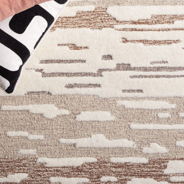 Safavieh Fifth Avenue 133 Hand Tufted Contemporary Rug Natural / Brown FTV133B-5