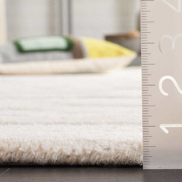 Safavieh Fifth Avenue Hand-Tufted Wool Cotton Runner Rug for Hallways and Entryways Ivory Beige 3'-0" x 5'-0" FTV602A-3