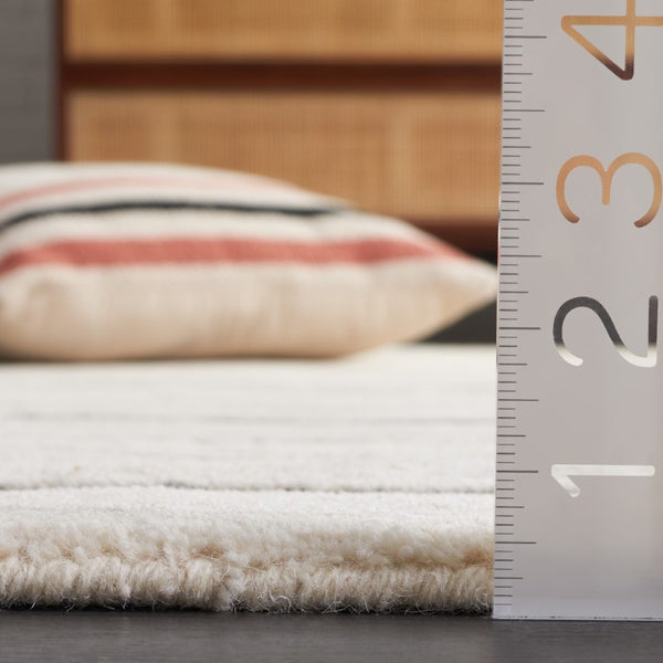 Safavieh Fifth Avenue Hand-Tufted Wool Cotton Runner Rug for Hallways and Entryways Ivory Grey 3'-0" x 5'-0" FTV602F-3
