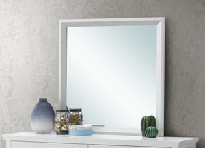 English Elm Primo Silver Champagne Wall Mirror 36"x36" Low-Distortion Glass, Wood Veneer Frame for Modern Décor White 38.5 L x 39.5 W x 3.5 H B078112163