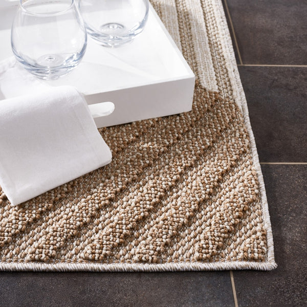 Safavieh Global Stylish Runner Rug - Elegant Power Loomed Design For Modern Home Décor & Cozy Spaces Beige ,Light Beige Polypropylene Glb220b-68