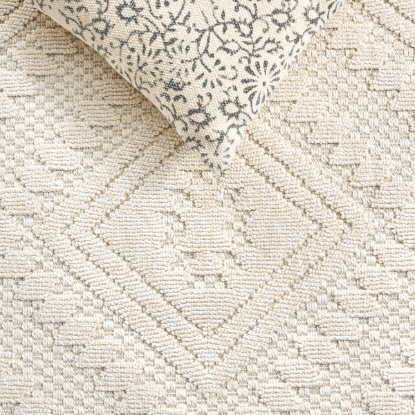 Safavieh Global Indoor/Outdoor Area Rug In Light Beige/Ivory - Durable, Stylish 5'3" X 7'6" Medium Rectangle Rug Light Beige ,Ivory Polypropylene Glb230b-5
