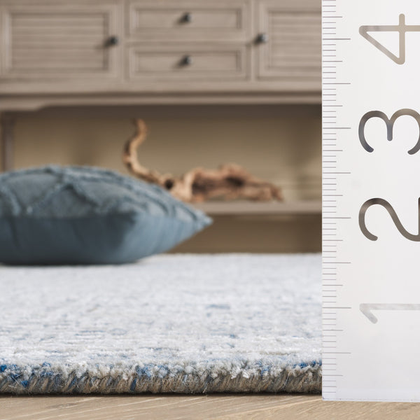 Safavieh Glamour Hand Tufted Area Rug - Luxurious Modern Design With Plush Comfort For Your Living Space Blue ,Ivory 45% Viscose 40% Wool 15% Cotton With Latex Glm601m-5