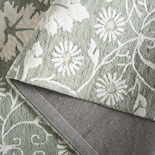 Safavieh Glamour Hand‑Tufted Sage And Ivory Floral Rug — Low‑Pile Luxury Blend (Wool, Viscose, Cotton) 4'-0" x 6'-0" GLM610W-4