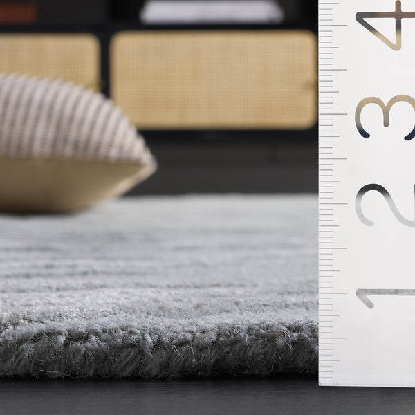 Safavieh Glamour Hand-Tufted Round Rug Light Grey — Wool-Viscose-Cotton Blend, Low-Profile Luxury For Living Spaces 6'-0" x 6'-0" GLM618F-6R