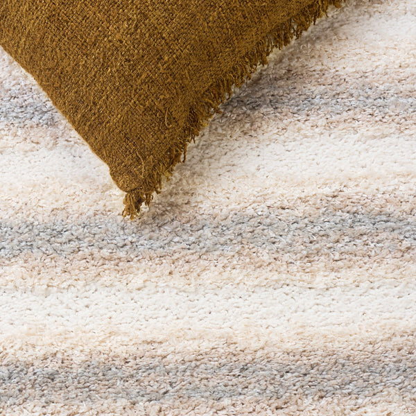 Safavieh Gemma Modern Ivory Beige Grey Shag Rug — Cozy Low-Profile Pile, Durable Power-Loomed Turkish Finish 6'-7" x 6'-7" GMA602A-7SQ