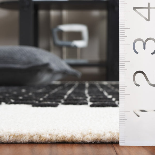 Safavieh Genre Hand-tufted Area Rug In Chic Grey And Green - Luxurious Modern Design For Any Space Black ,Ivory Wool Pile Gre207z-29