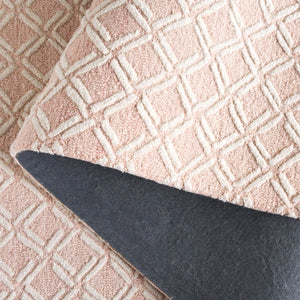 Safavieh Genre Luxurious Hand-tufted Area Rug With Diamond Trellis Pattern For Elegant Home Decor Solutions Pink ,Ivory 80% Wool & 20% Cotton Gre350u-4